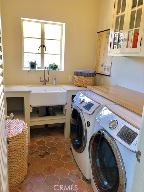 505 17th Street, Manhattan Beach, California 90266, 2 Bedrooms Bedrooms, ,2 BathroomsBathrooms,Residential,Sold,17th,SB19222936