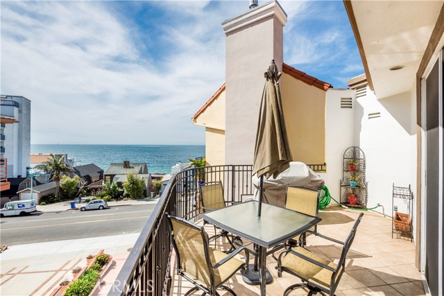 606 Esplanade, Redondo Beach, California 90277, 2 Bedrooms Bedrooms, ,2 BathroomsBathrooms,Residential,Sold,Esplanade,SB18068650