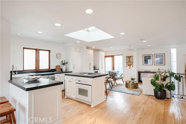 225 1st Street, Manhattan Beach, California 90266, 3 Bedrooms Bedrooms, ,Residential,Sold,1st,SB20187308
