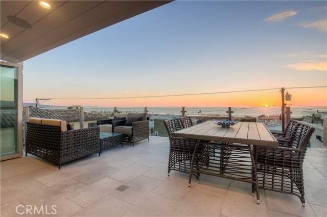 1819 Monterey Boulevard, Hermosa Beach, California 90254, 4 Bedrooms Bedrooms, ,4 BathroomsBathrooms,Residential,Sold,Monterey,SB21046153