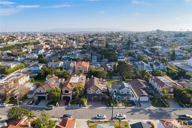 1740 5th Street, Manhattan Beach, California 90266, 5 Bedrooms Bedrooms, ,2 BathroomsBathrooms,Residential,Sold,5th,SB20042959