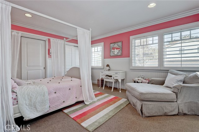 569 35th Street, Manhattan Beach, California 90266, 5 Bedrooms Bedrooms, ,5 BathroomsBathrooms,Residential,Sold,35th,SB19044289