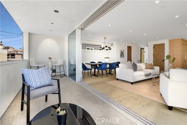 222 1st Place, Manhattan Beach, California 90266, 3 Bedrooms Bedrooms, ,3 BathroomsBathrooms,Residential,Sold,1st,SB19222616