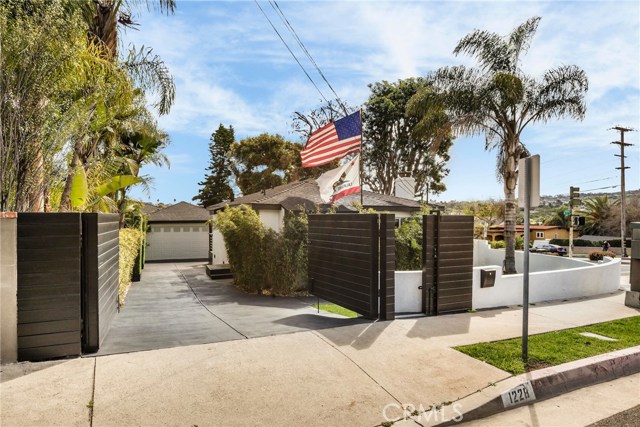 1228 Prospect Avenue, Redondo Beach, California 90277, 3 Bedrooms Bedrooms, ,3 BathroomsBathrooms,Residential,Sold,Prospect,SB18117380