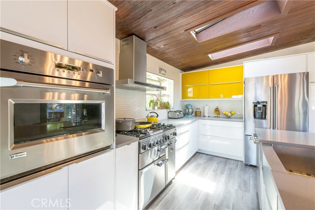 141 Vista Del Parque, Redondo Beach, California 90277, 4 Bedrooms Bedrooms, ,2 BathroomsBathrooms,Residential,Sold,Vista Del Parque,PV17151169