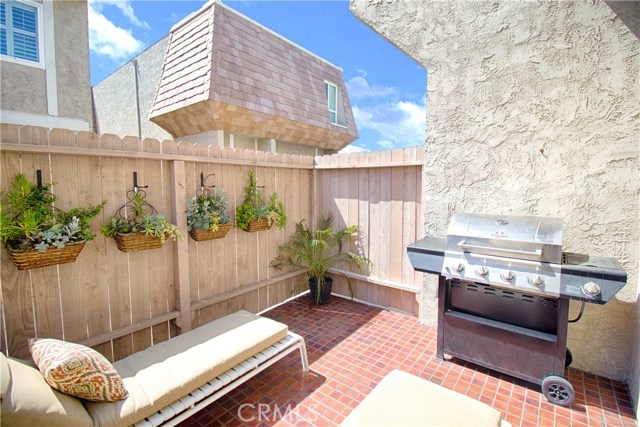 1155 11th Street, Manhattan Beach, California 90266, 3 Bedrooms Bedrooms, ,2 BathroomsBathrooms,Residential,Sold,11th,SB17066089