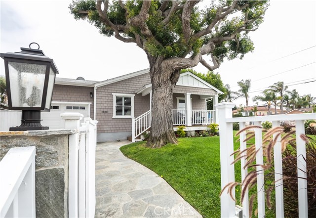 1600 Clark Lane, Redondo Beach, California 90278, 2 Bedrooms Bedrooms, ,1 BathroomBathrooms,Residential,Sold,Clark,SB20145473