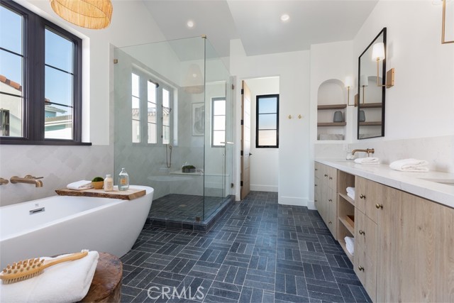 2003 Gates Avenue, Redondo Beach, California 90278, 4 Bedrooms Bedrooms, ,4 BathroomsBathrooms,Residential,Sold,Gates,SB21078366