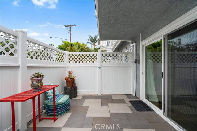 319 Emerald Street, Redondo Beach, California 90277, 2 Bedrooms Bedrooms, ,2 BathroomsBathrooms,Residential,Sold,Emerald,SB21122333