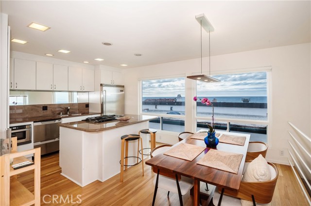 116 26th Street, Manhattan Beach, California 90266, 2 Bedrooms Bedrooms, ,2 BathroomsBathrooms,Residential,Sold,26th,SB21017134