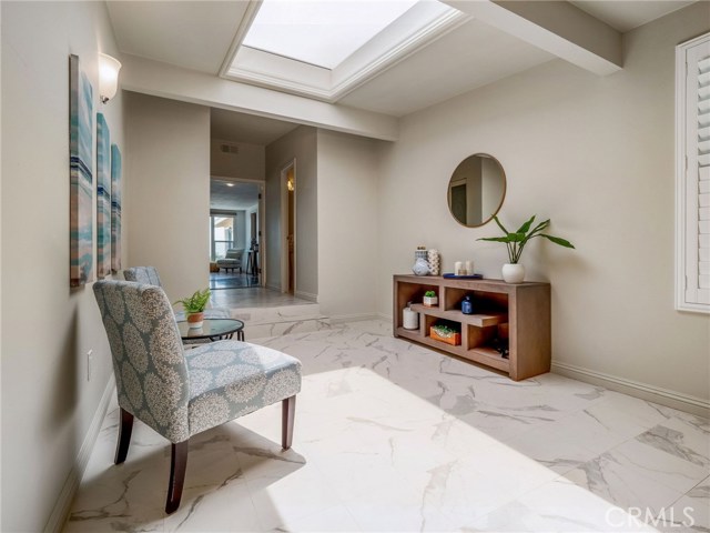 Front foyer / Sunroom with skylight