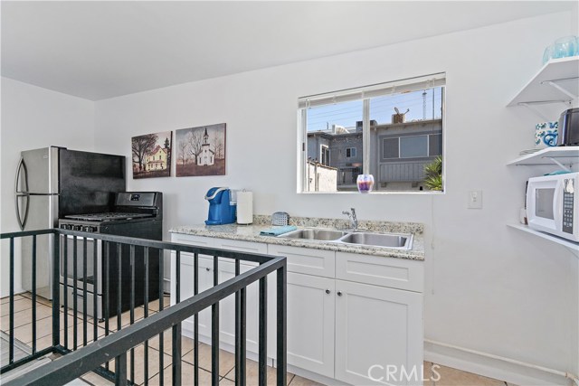 216 39th Street, Manhattan Beach, California 90266, 2 Bedrooms Bedrooms, ,2 BathroomsBathrooms,Residential,Sold,39th,SB19218837