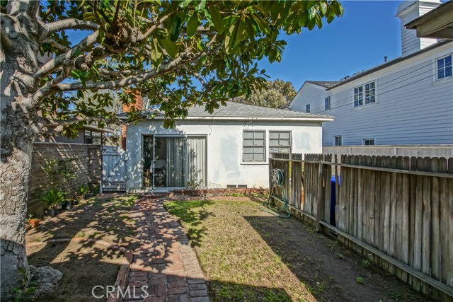 1817 John Street, Manhattan Beach, California 90266, 2 Bedrooms Bedrooms, ,1 BathroomBathrooms,Residential,Sold,John,SB18097184