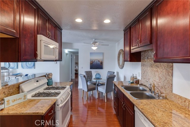 2411 Prospect Avenue, Hermosa Beach, California 90254, 2 Bedrooms Bedrooms, ,1 BathroomBathrooms,Residential,Sold,Prospect,SB19068875