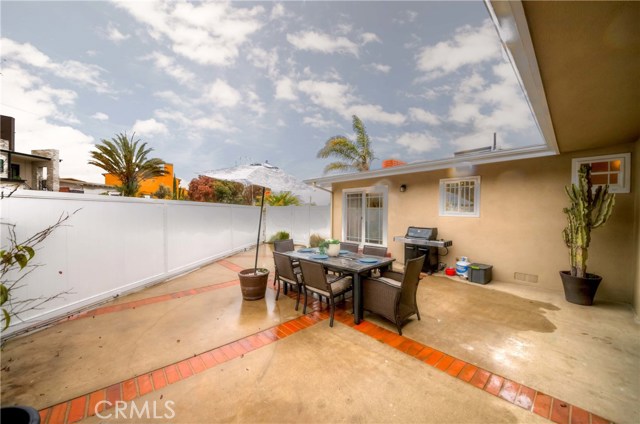 400 Avenue D Avenue, Redondo Beach, California 90277, 2 Bedrooms Bedrooms, ,1 BathroomBathrooms,Residential,Sold,Avenue D,SB19032912