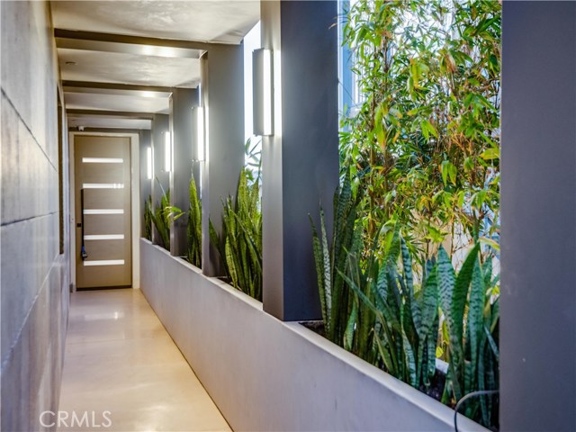 Long entry corridor provides privacy.