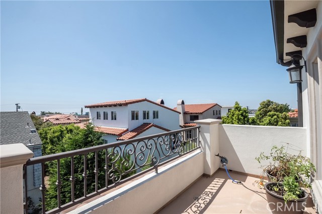 219 Juanita Avenue, Redondo Beach, California 90277, 4 Bedrooms Bedrooms, ,4 BathroomsBathrooms,Residential,Sold,Juanita,SB19181884