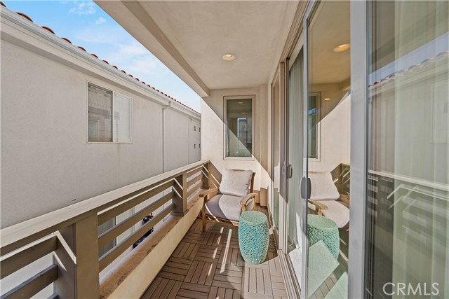 1016 17th Street, Hermosa Beach, California 90254, 4 Bedrooms Bedrooms, ,3 BathroomsBathrooms,Residential,Sold,17th,SB21027455