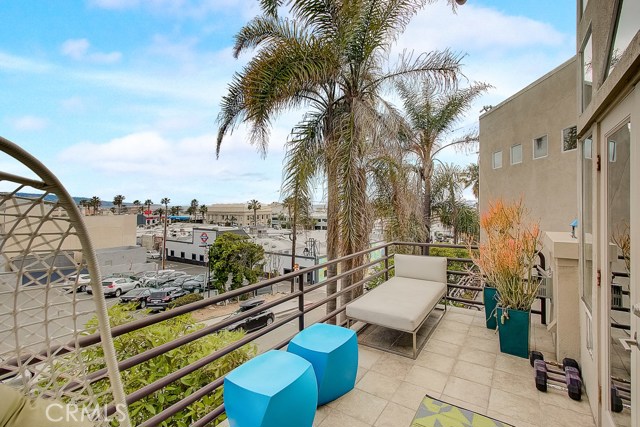 1401 Manhattan Avenue, Hermosa Beach, California 90254, 4 Bedrooms Bedrooms, ,3 BathroomsBathrooms,Residential,Sold,Manhattan,SB19160041