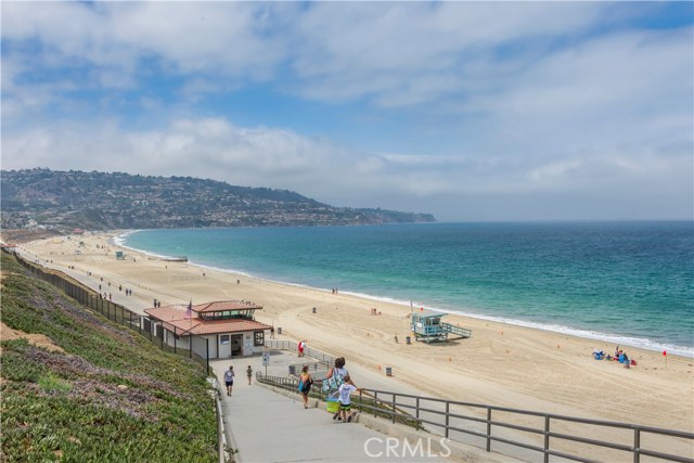 214 Avenue H, Redondo Beach, California 90277, 3 Bedrooms Bedrooms, ,2 BathroomsBathrooms,Residential,Sold,Avenue H,SB17200992