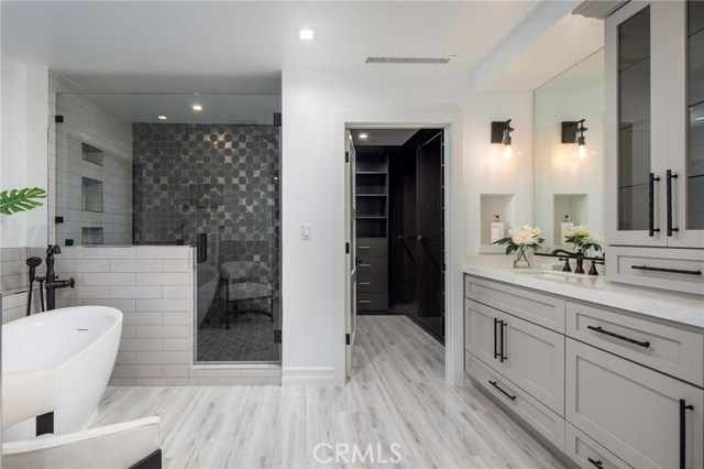 1761 11th Street, Manhattan Beach, California 90266, 5 Bedrooms Bedrooms, ,4 BathroomsBathrooms,Residential,Sold,11th,SB19152576