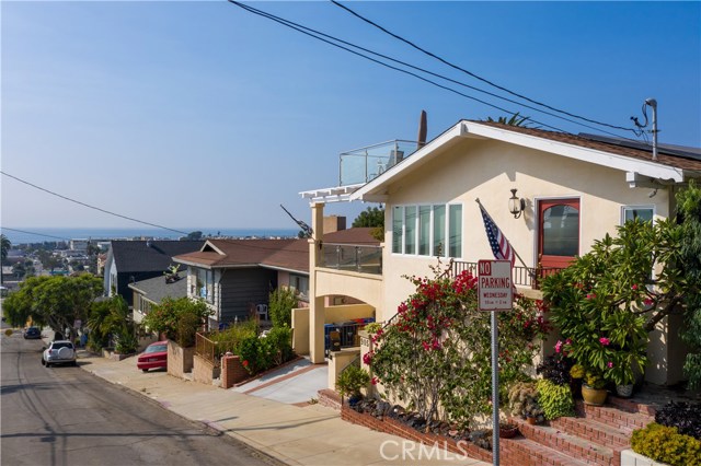 905 14th Street, Hermosa Beach, California 90254, 3 Bedrooms Bedrooms, ,3 BathroomsBathrooms,Residential,Sold,14th,SB20226581