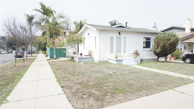 921 Emerald Street, Redondo Beach, California 90277, 3 Bedrooms Bedrooms, ,1 BathroomBathrooms,Residential,Sold,Emerald,SB18059068