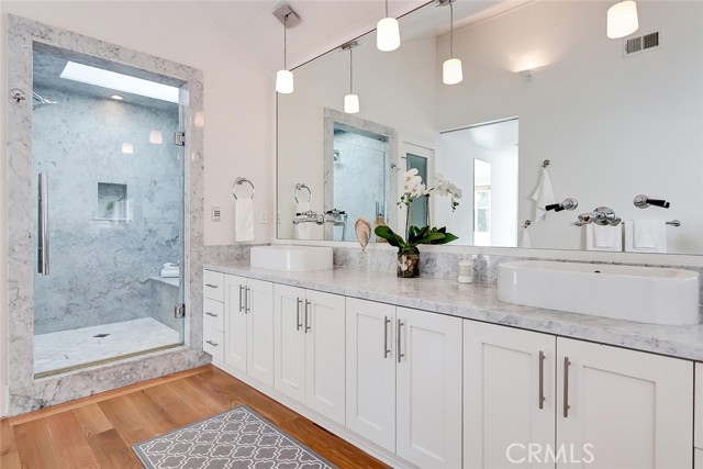 570 27th Street, Manhattan Beach, California 90266, 5 Bedrooms Bedrooms, ,4 BathroomsBathrooms,Residential,Sold,27th,SB21030922