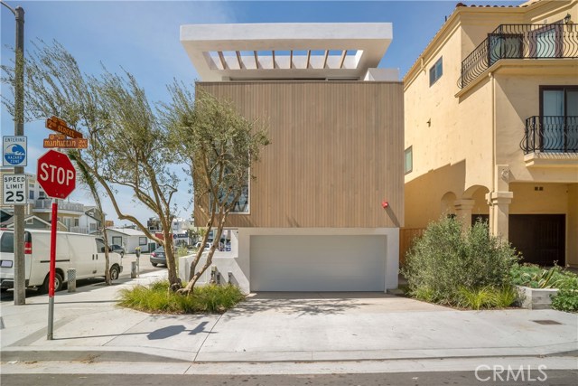 131 2nd Street, Hermosa Beach, California 90254, 4 Bedrooms Bedrooms, ,4 BathroomsBathrooms,Residential,Sold,2nd,SB19073645