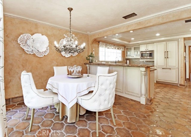 Breakfast Area in Kitchen