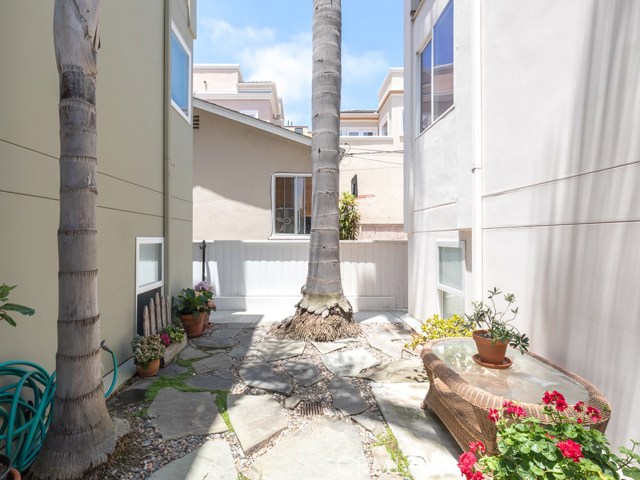 240 Monterey Boulevard, Hermosa Beach, California 90254, 3 Bedrooms Bedrooms, ,2 BathroomsBathrooms,Residential,Sold,Monterey,SB19037941