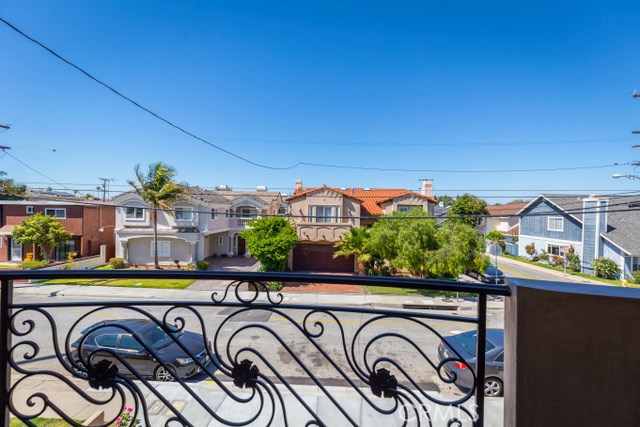 1918 Dufour Avenue, Redondo Beach, California 90278, 4 Bedrooms Bedrooms, ,3 BathroomsBathrooms,Residential,Sold,Dufour,PV17106923