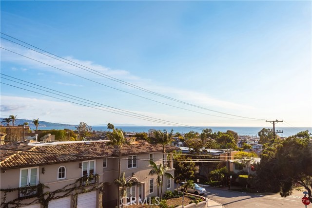 719 11th Street, Manhattan Beach, California 90266, 5 Bedrooms Bedrooms, ,4 BathroomsBathrooms,Residential,Sold,11th,SB19051519