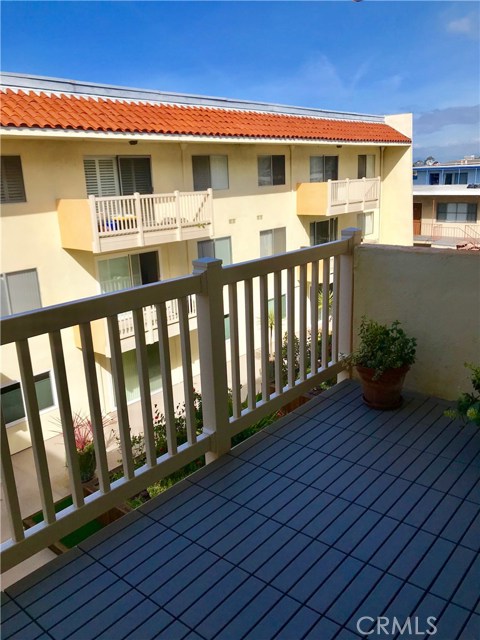 1707 Pacific Coast, Hermosa Beach, California 90254, 2 Bedrooms Bedrooms, ,2 BathroomsBathrooms,Residential,Sold,Pacific Coast,SB19021839