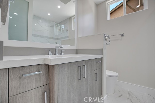 1ST LEVEL BATHROOM