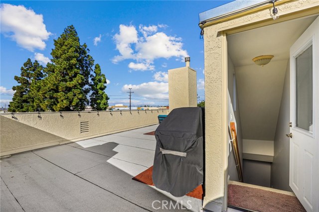 18200 Kingsdale Avenue, Redondo Beach, California 90278, 3 Bedrooms Bedrooms, ,3 BathroomsBathrooms,Residential,Sold,Kingsdale,SB21015775
