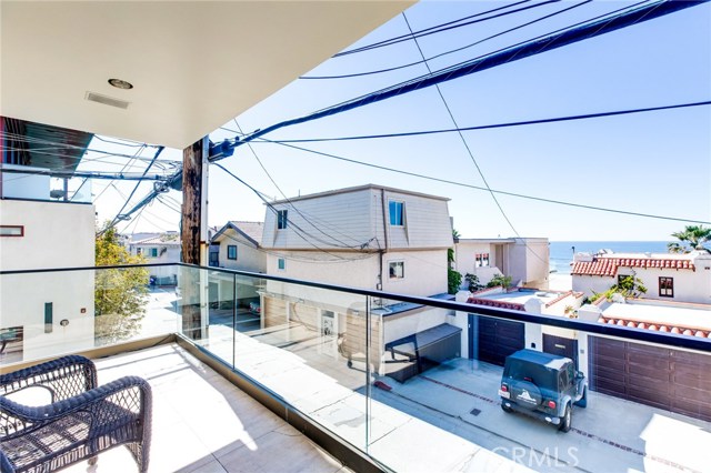 113 El Porto Street, Manhattan Beach, California 90266, 4 Bedrooms Bedrooms, ,2 BathroomsBathrooms,Residential,Sold,El Porto,SB19022186