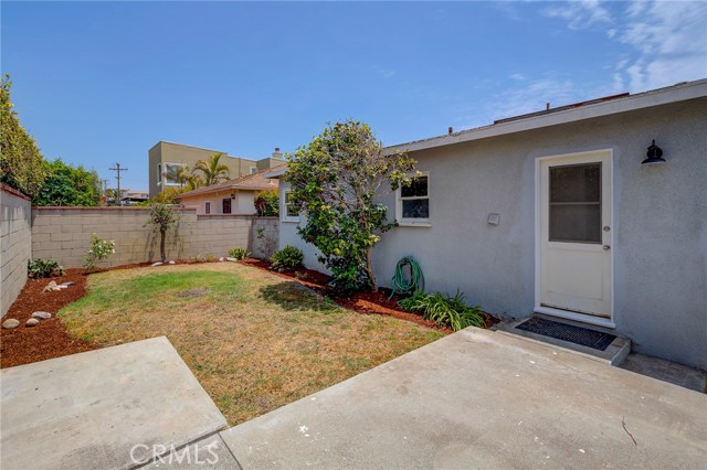 1039 8th Street, Hermosa Beach, California 90254, 2 Bedrooms Bedrooms, ,1 BathroomBathrooms,Residential,Sold,8th,SB18161581