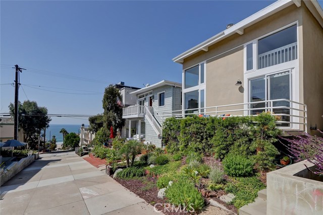 323 29th Street, Manhattan Beach, California 90266, 4 Bedrooms Bedrooms, ,3 BathroomsBathrooms,Residential,Sold,29th,SB19246067