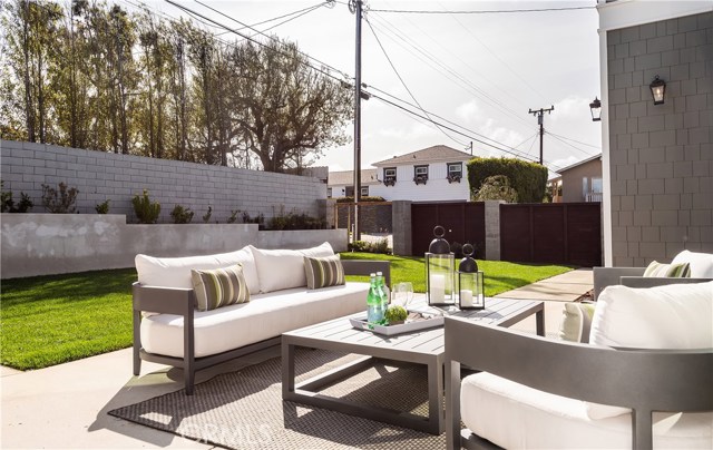 1900 Lynngrove Drive, Manhattan Beach, California 90266, 5 Bedrooms Bedrooms, ,2 BathroomsBathrooms,Residential,Sold,Lynngrove,SB19050815