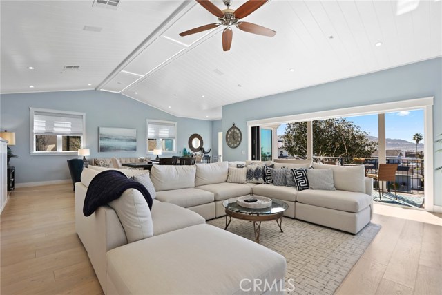 313 Avenue F, Redondo Beach, California 90277, 5 Bedrooms Bedrooms, ,4 BathroomsBathrooms,Residential,Sold,Avenue F,OC21017149