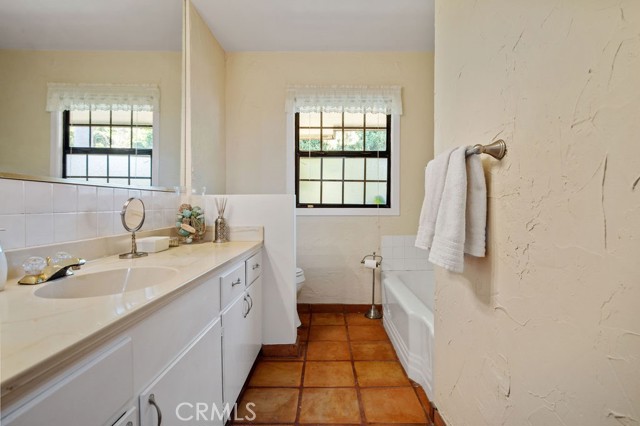 14 Harbor Sight Drive, Rolling Hills Estates, California 90274, 5 Bedrooms Bedrooms, ,4 BathroomsBathrooms,Residential,Sold,Harbor Sight,SB21149207