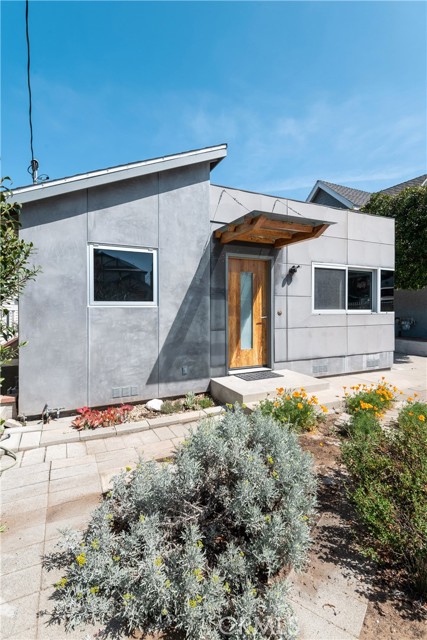 571 33rd Street, Manhattan Beach, California 90266, 2 Bedrooms Bedrooms, ,2 BathroomsBathrooms,Residential,Sold,33rd,SB21059997