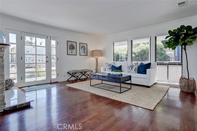 13 Laurel, Manhattan Beach, California 90266, 3 Bedrooms Bedrooms, ,1 BathroomBathrooms,Residential,Sold,Laurel,SB19057635