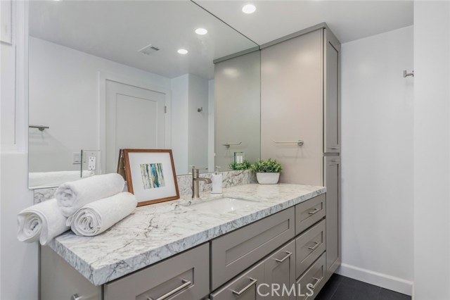 1218 2nd Street, Hermosa Beach, California 90254, 3 Bedrooms Bedrooms, ,1 BathroomBathrooms,Residential,Sold,2nd,SB20098677