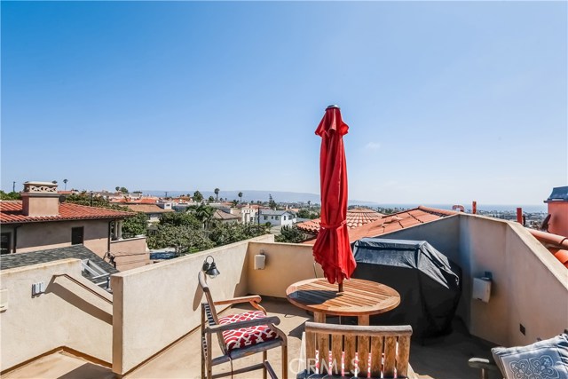 808 Maria Avenue, Redondo Beach, California 90277, 4 Bedrooms Bedrooms, ,3 BathroomsBathrooms,Residential,Sold,Maria,SB17180173