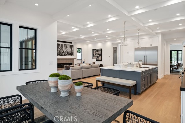 Stunning sophistication with a coastal casualness