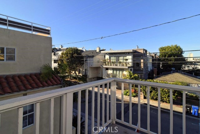 546 11th Street, Hermosa Beach, California 90254, 2 Bedrooms Bedrooms, ,3 BathroomsBathrooms,Residential,Sold,11th,SB18018596