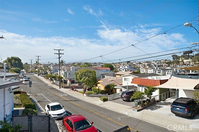 1703 Dixon Street, Redondo Beach, California 90278, 3 Bedrooms Bedrooms, ,1 BathroomBathrooms,Residential,Sold,Dixon,PV21113221