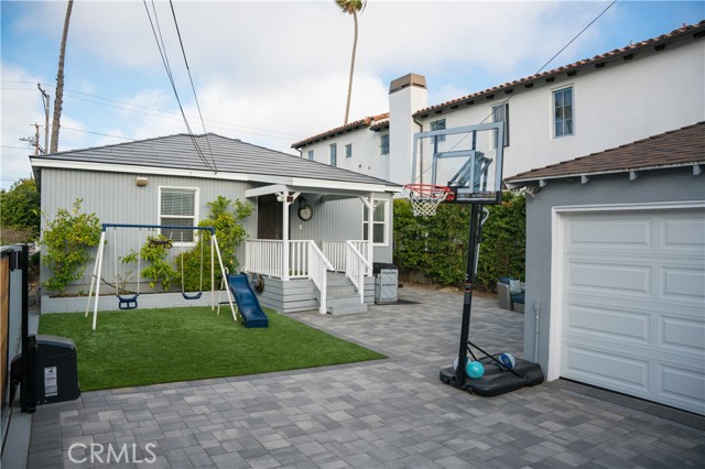 1829 Oak Avenue, Manhattan Beach, California 90266, 3 Bedrooms Bedrooms, ,2 BathroomsBathrooms,Residential,Sold,Oak,SB21146296